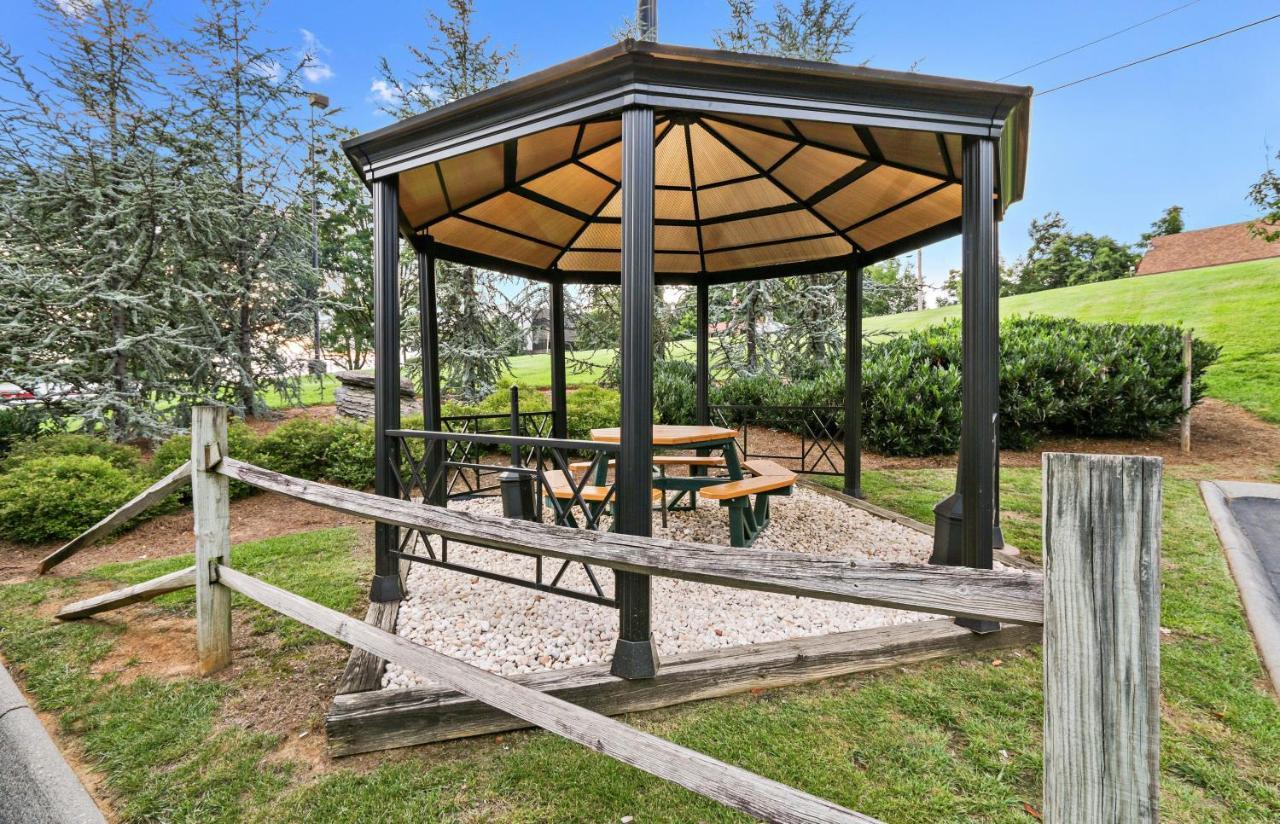 Red Roof Inn ג'ונסון סיטי מראה חיצוני תמונה