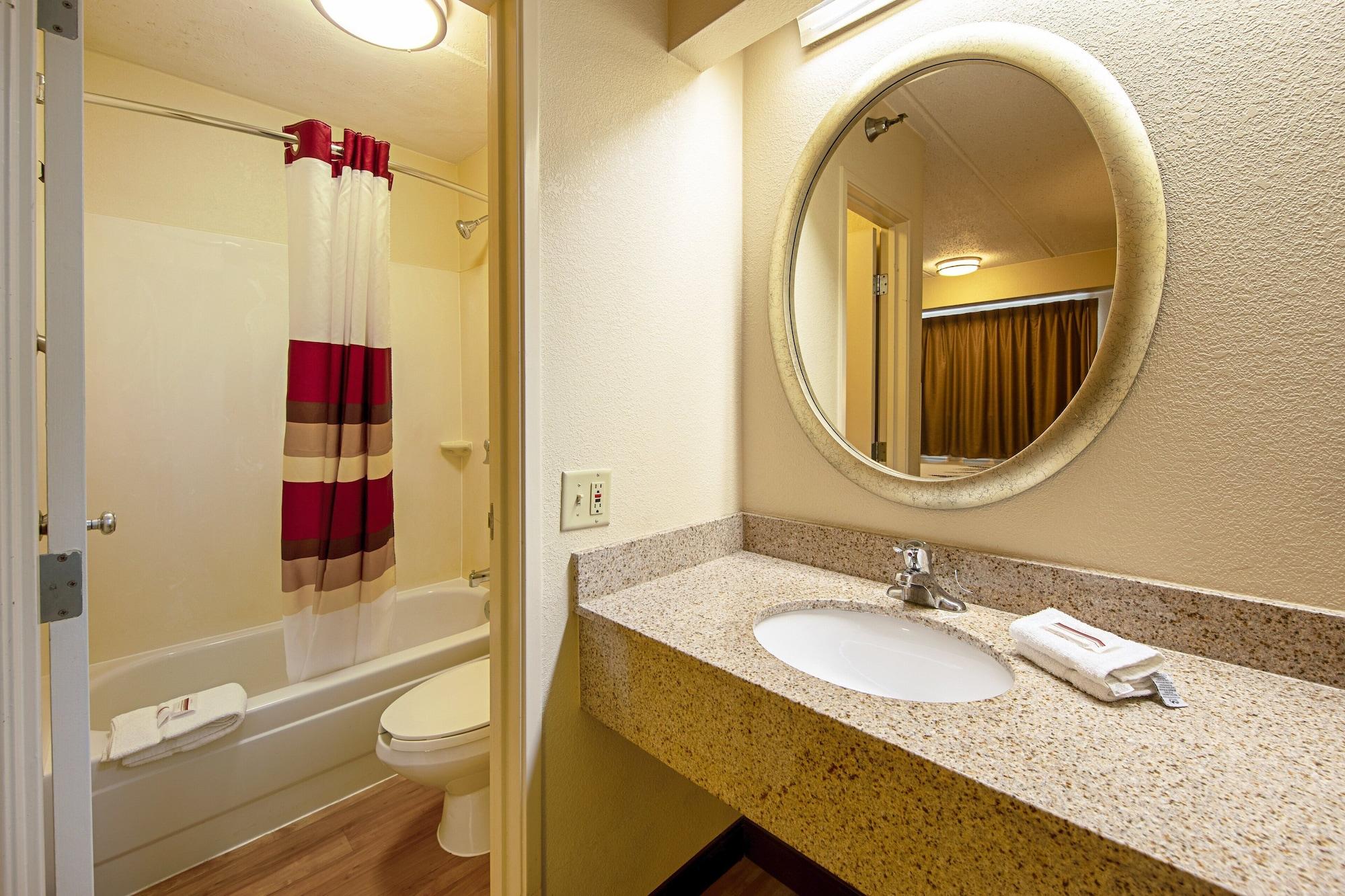 Red Roof Inn ג'ונסון סיטי מראה חיצוני תמונה
